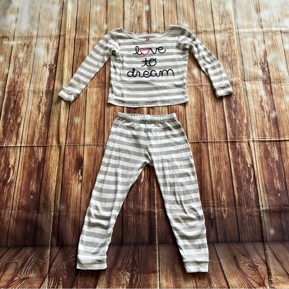 Carters Girl’s Long Sleeve  “Love to Dream” Pajama Set of Two Pieces Size 6/6A